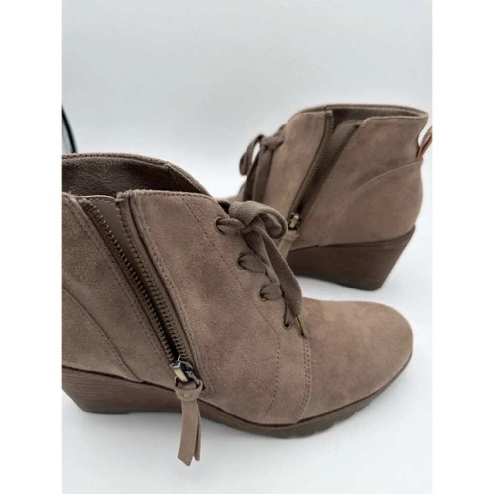 Dr. Scholl's Women's US 7 Suede Ankle Boots Taupe Lace-Up Side Zip Wedge.   1597